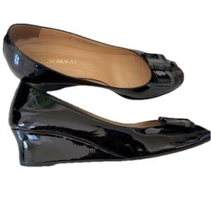 Bruno Magli Low Wedges Size 8.5 Black Patent Leather Bow